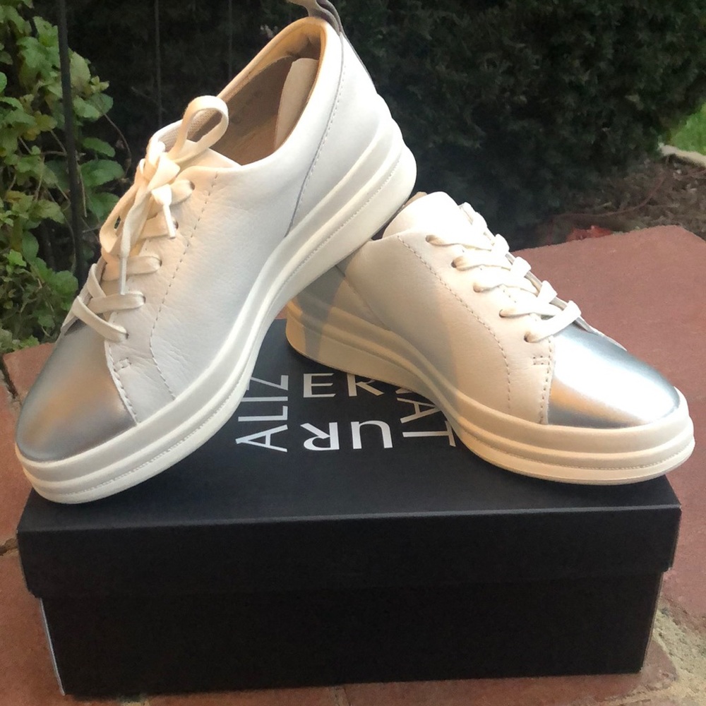 NWT Naturalizer Yarina Sneakers!